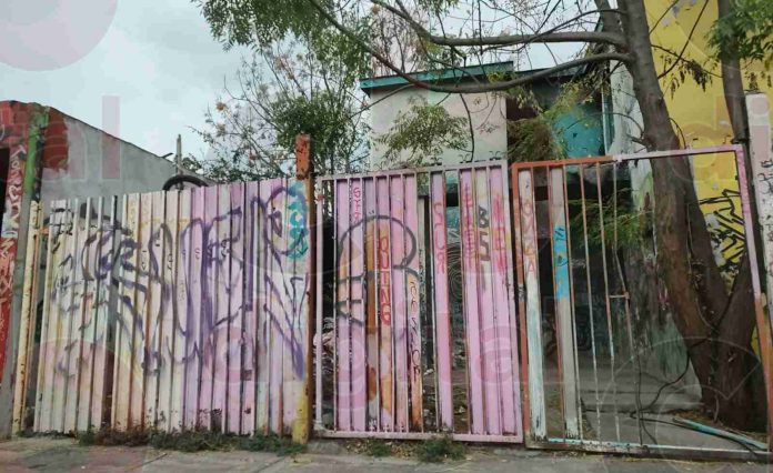 Casa deshabitada en La Colina es utilizada por malvivientes para ingerir drogas denuncian vecinos