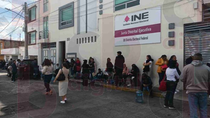 Ciudadanos ya tramitan actualización de credencial de elector