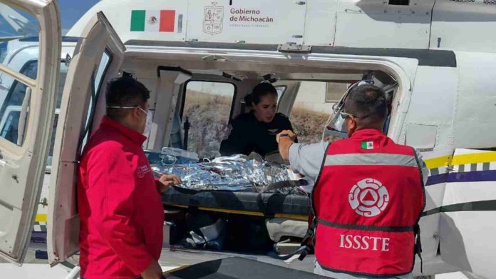 SSP traslada vía aérea a paciente de Apatzingán a Morelia