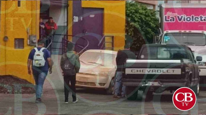 Se le prende el auto a una mujer en salida a Charo