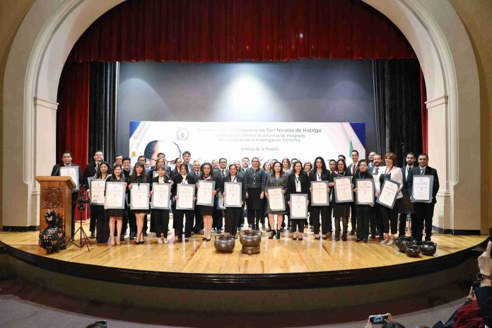 Han alcanzado la excelencia académica: la rectora entrega la medalla “Dr. Ignacio Chávez Sánchez”