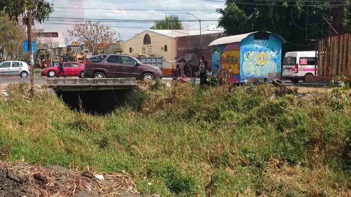 Denuncian otro tiradero en canal de Torreón Nuevo y calle Mezquital