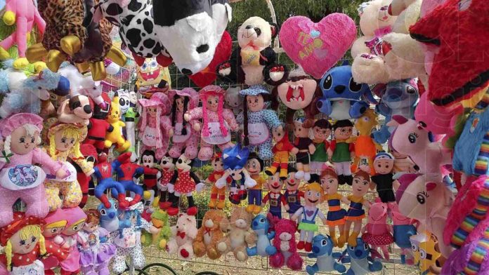 Más de mil 300 comerciantes de juguetes se colocaron en distintos puntos de la ciudad