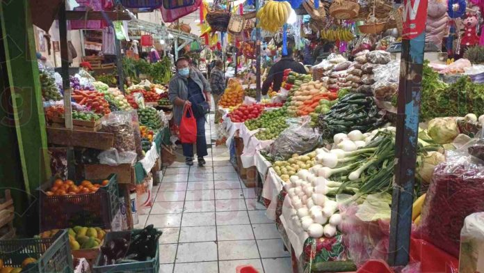 Jitomate, cebolla, cigarros y refrescos entre los productos más caros del 2024 en Michoacán