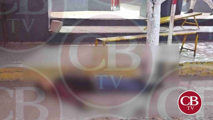 Ejecutan a peatón en el centro de Apatzingán