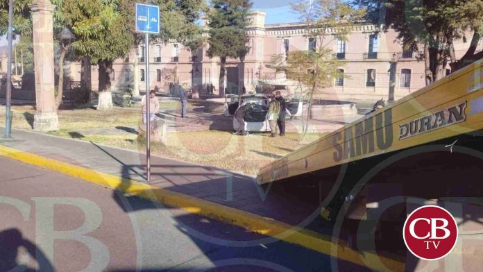 Auto termina la fuente de la 21 Zona Militar