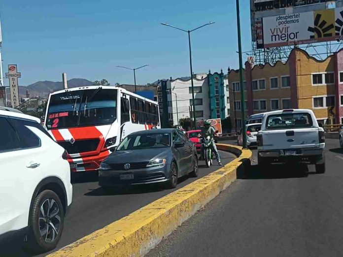 El paso vehicular a desnivel de Avenida Madero es superado en horas pico