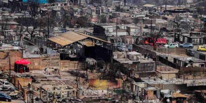 Muertos en incendios de Valparaíso, Chile, suben a 131