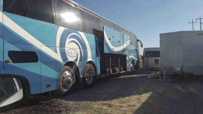 Migrante salta desde autobús en movimiento para escapar de operativo del INM