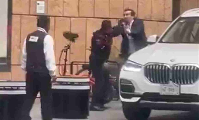 #VIDEO: Policía pelea a golpes con conductor en Polanco