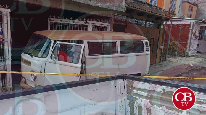 #Video: Se infarta conductor de combi y atropella a una mujer en Tarímbaro