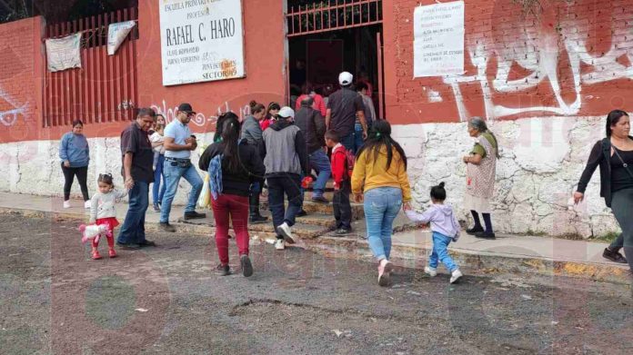 En primaria Rafael C. Haro delincuentes roban constantemente, ya se llevaron hasta los diccionarios