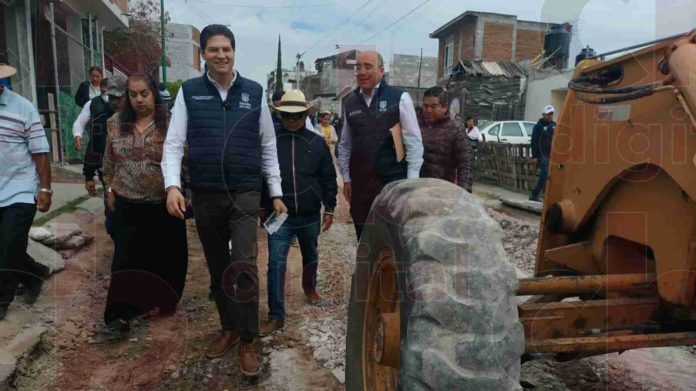 Entrega Alfonso Martínez obras de reencarpetamiento y pavimentación en calles de diferentes colonias