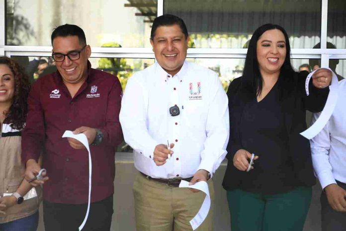 Nacho Campos sigue cumpliendo compromisos con el sector educativo
