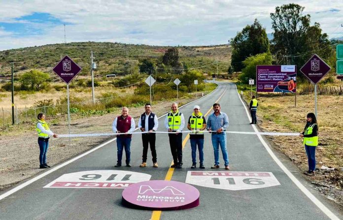 Bedolla y Chava Cortés inauguran la rehabilitación de la carretera Charo-Zurumbeneo-Fco. I. Madero