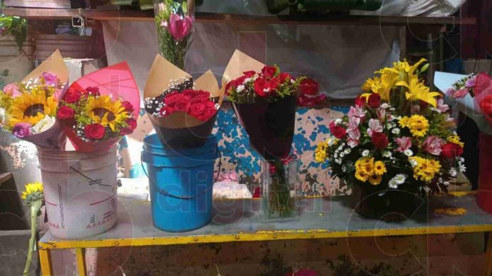 Vendedores de flores del mercado Independencia denuncian competencia desleal