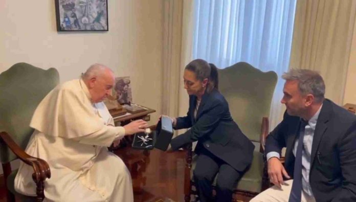 Claudia Sheinbaum trae regalo a mexicanos desde el Vaticano