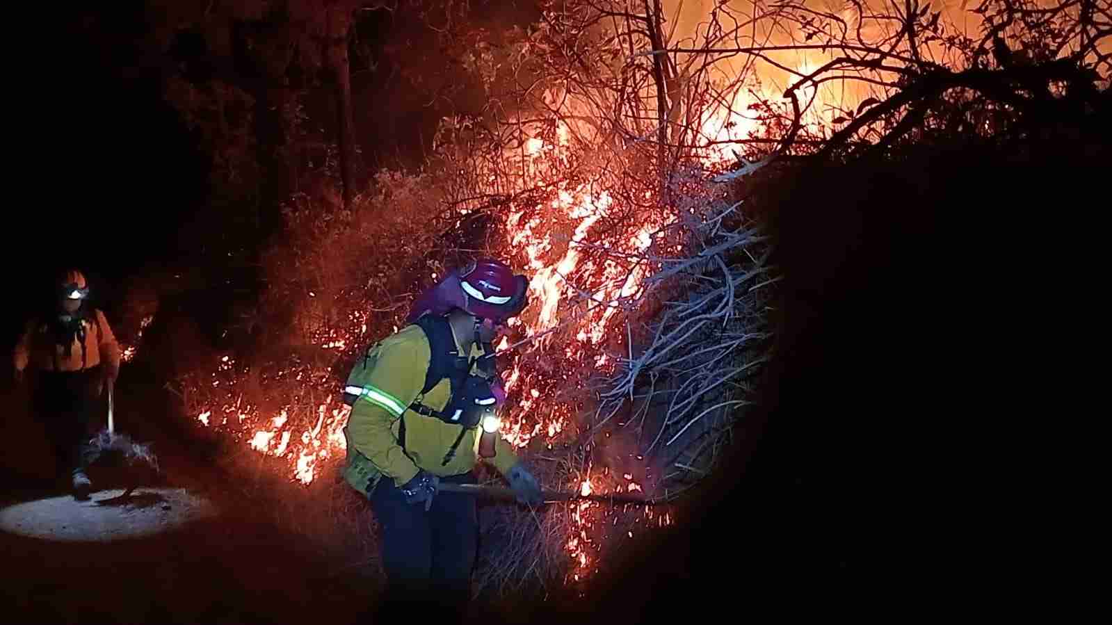 Brigadistas municipales controlan incendio forestal en la localidad El Ucaz Brigadistas municipales controlan incendio forestal en la localidad El Ucaz
