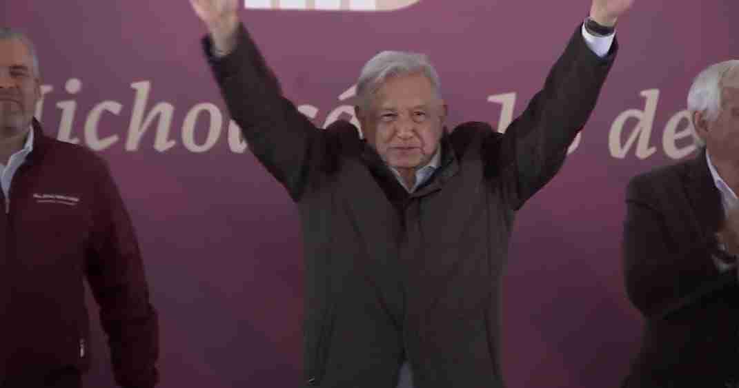 "Antes al pueblo le daban frijol con gorgojo, ahora el dinero va a sus manos": AMLO "Antes al pueblo le daban frijol con gorgojo, ahora el dinero va a sus manos": AMLO