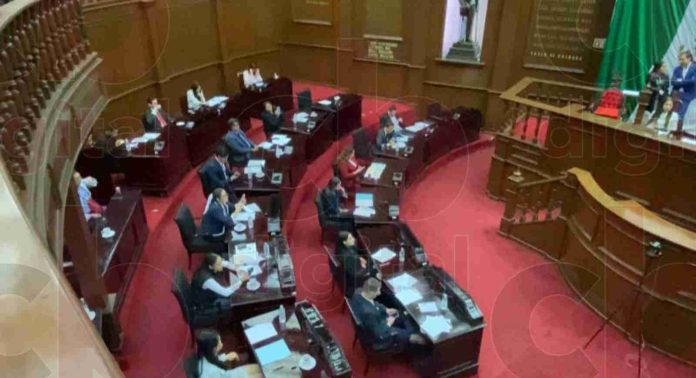 Celebran chavos michoacanos realización de Parlamento Juvenil Universitario en la 75 Legislatura del Congreso del Estado