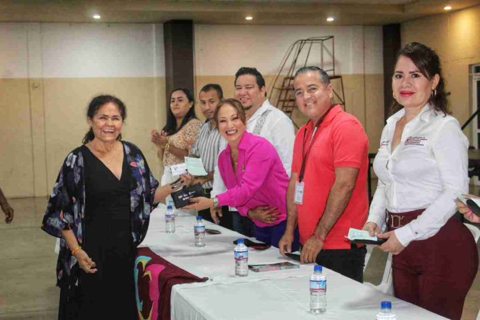 Beneficiados 200 Adultos Mayores con Exámenes de la Vista