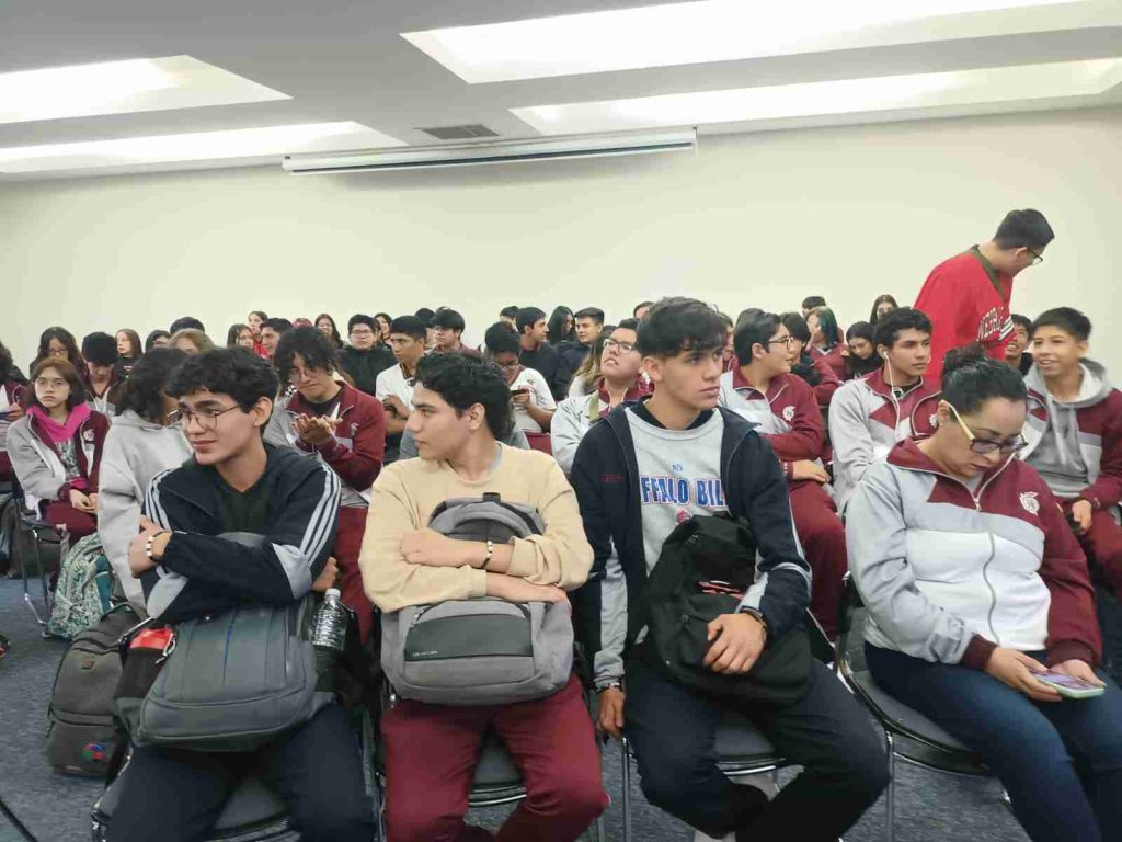 Con el propósito de que las nuevas generaciones puedan contar con espacios adecuados para poder desarrollar sus ideas, jóvenes de diferentes universidades participaron en el Morelia Lav, considerado como una plataforma de innovación municipal para el desarrollo de talentos.
