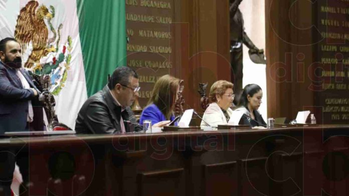 Arranca éxodo de servidores públicos para participar en contienda electoral