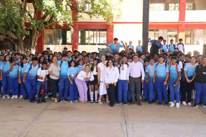 Autoridades Unen Esfuerzos por Adolescentes de LC