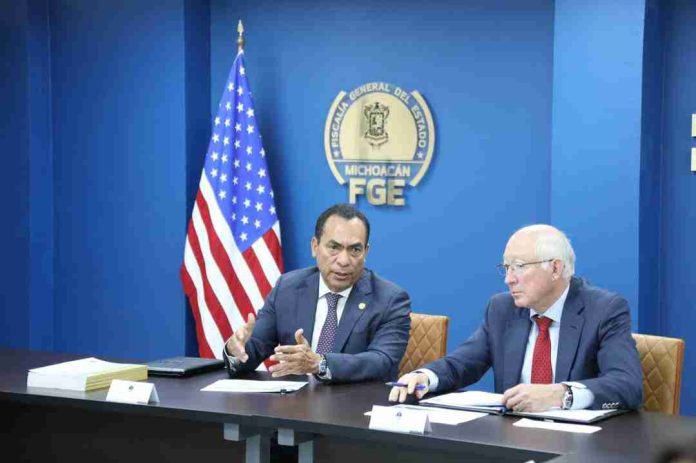 El 70% de armas de alto calibre llegan a México desde E.U, confirma embajador Ken Salazar