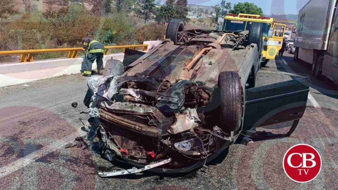 Tres heridos deja volcadura en la Morelia-Salamanca