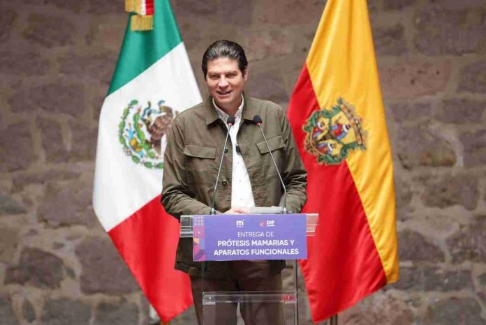 DIF Morelia entrega 83 prótesis mamarias, sillas de ruedas y aparatos auditivos y funcionales