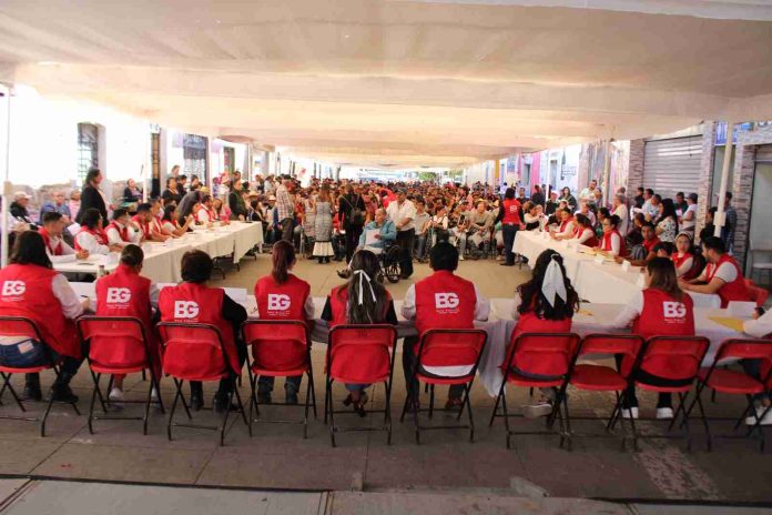 Se benefician 1,800 tarimbarenses con apoyos sociales: Bladimir González