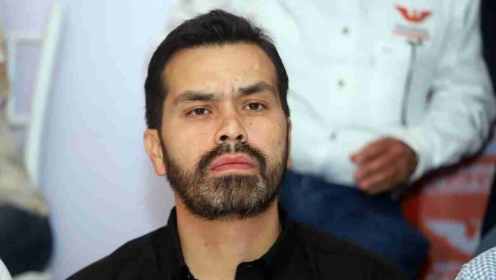 VIDEO: Álvarez Máynez, candidato presidencial de MC en partido Tigres-Pumas desata polémica; Beltrones le responde