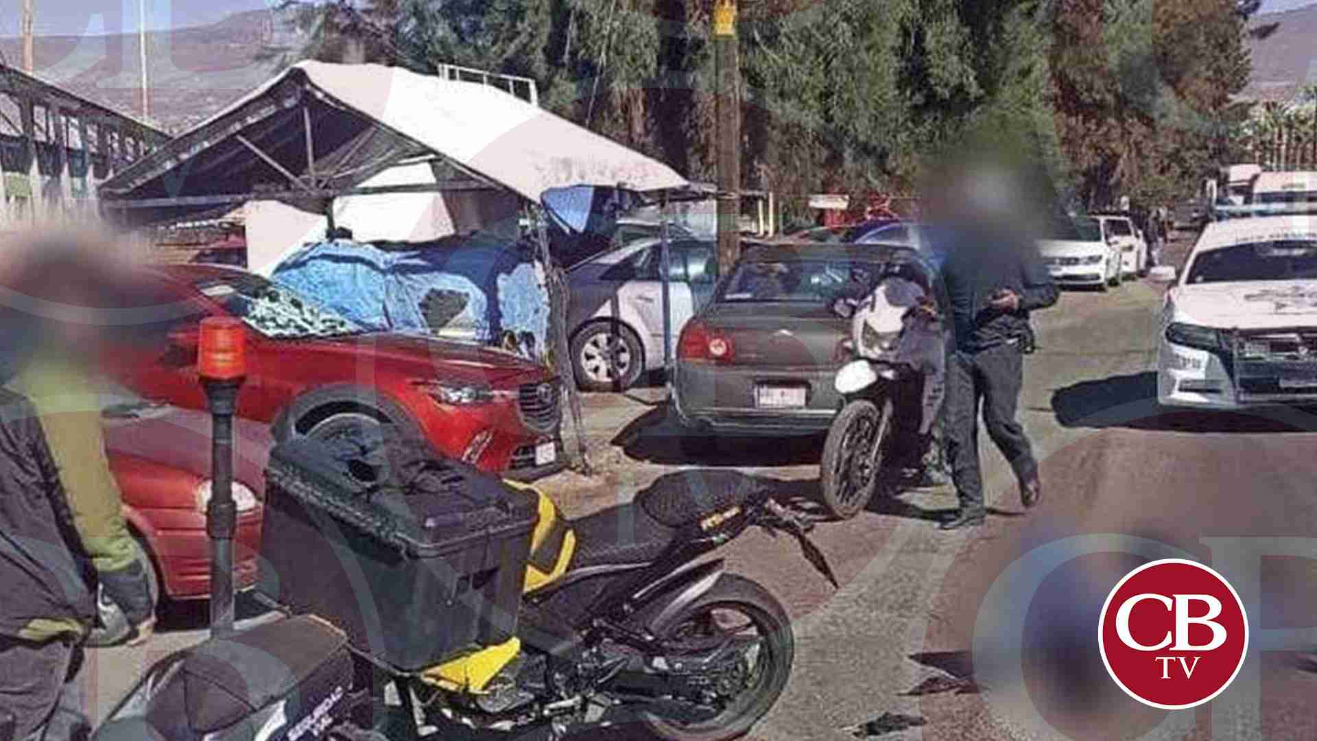 Camioneta lanza por el aire a motociclista en Morelia Camioneta lanza por el aire a motociclista en Morelia