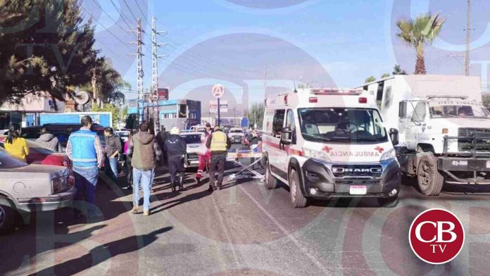 Auto atropella a joven afuera de la Pepsi