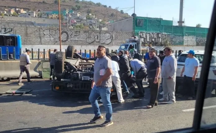 #Video: Vuelca auto de la Guardia Nacional y muere un uniformado