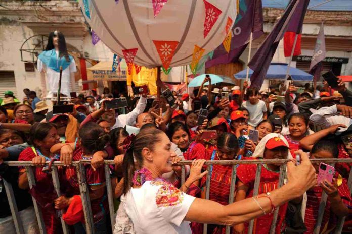 NO VAMOS A DEJAR SOLO A OAXACA, VAMOS A PONER NUESTRO CORAZÓN Y NUESTRO EMPEÑO: CLAUDIA SHEINBAUM DESDE TLACOLULA DE MATAMOROS