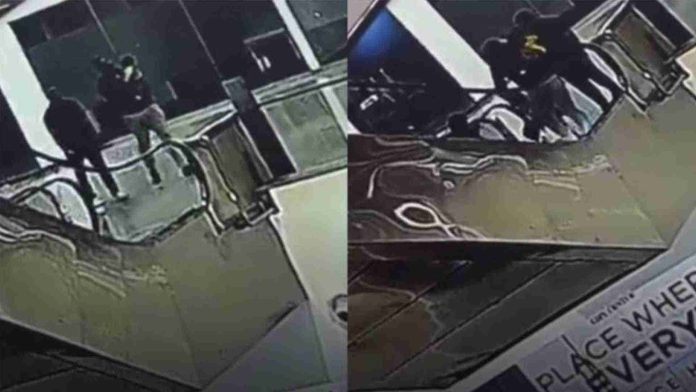 Bebé muere tras caer de un tercer piso en un centro comercial