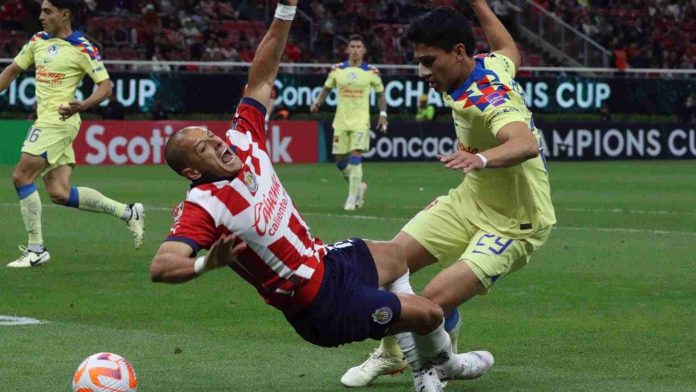 Chicharito pide disculpas a la afición por goleada vs América