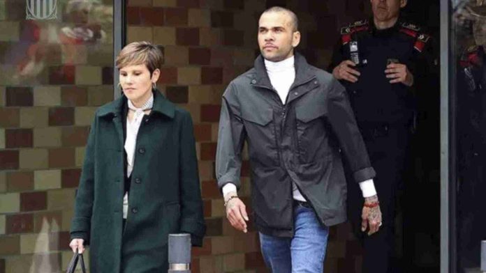 Dani Alves sale de prisión tras conseguir libertad condicional