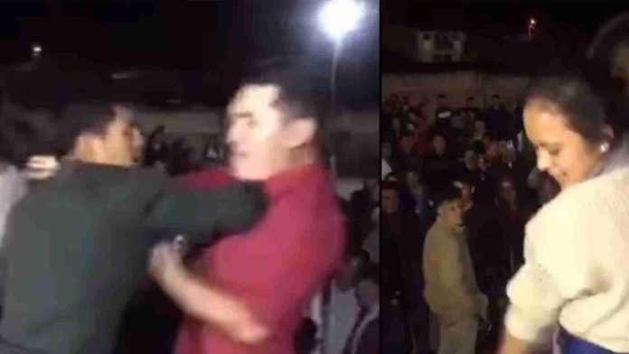 Hombre celoso reacciona furioso al ver a su pareja bailar con cantantes
