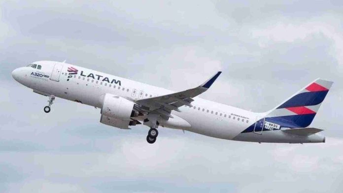 Pasajeros viven momentos de terror en vuelo de Latam 
