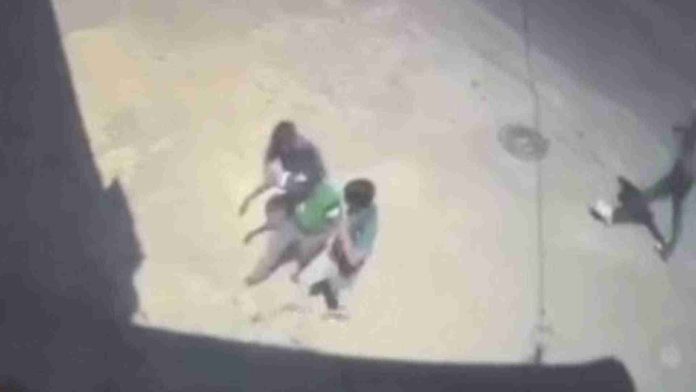 Sujetos golpean a adulto mayor para robarle su pensión en Torreón