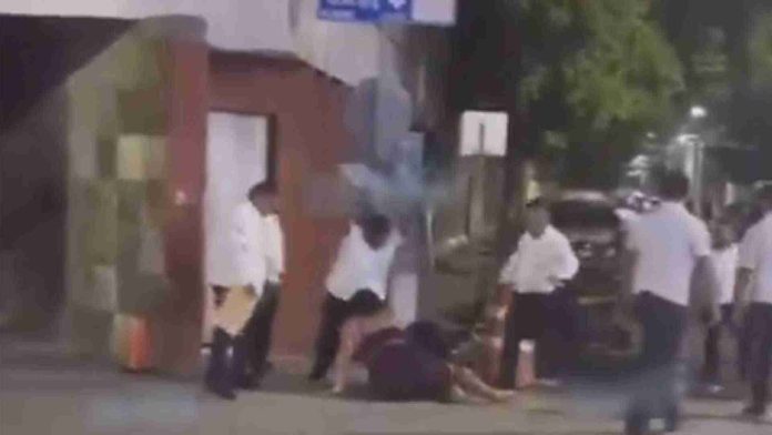 Taxistas agreden a turistas en Playa del Carmen 