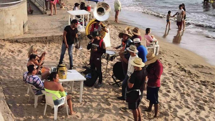 Turistas piden que no toquen música de banda en playas de Sinaloa