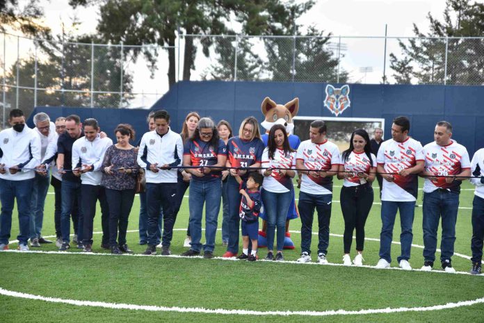 UMSNH estrena cancha de fútbol rápido; la rectora inaugura el espacio