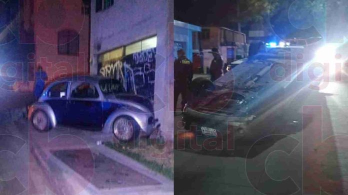 Un auto queda volcado y un bocho se mete a una casa en Morelia