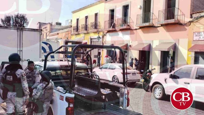 Despliegue policial en negocio de maquinitas en la Plaza Carrillo