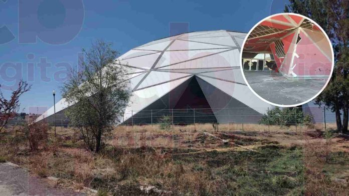 En ruina total el auditorio de la Unidad Deportiva Bicentenario