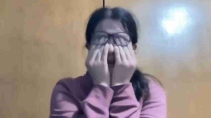 #Video: Niña pide ayuda para ser rescatada de su madre agresora y tío abusador